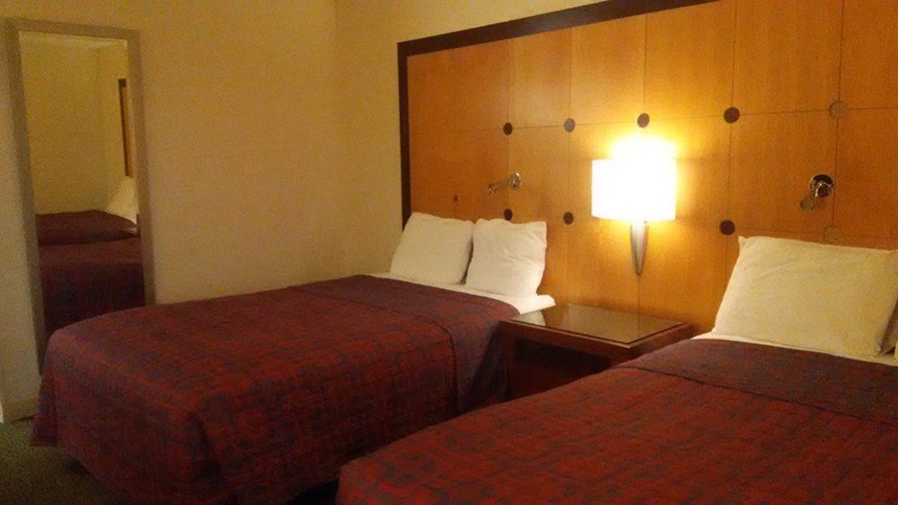 Travelodge By Wyndham ברקלין סנטר מראה חיצוני תמונה