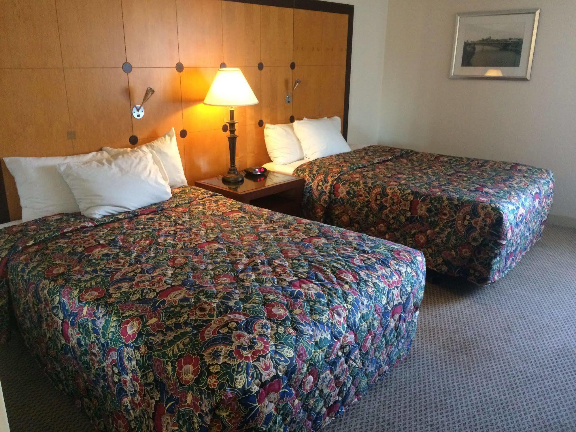 Travelodge By Wyndham ברקלין סנטר מראה חיצוני תמונה